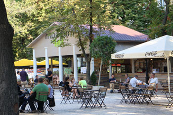 an open air cafe in the National Museum's garden