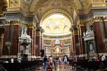 budapest basilica inside02