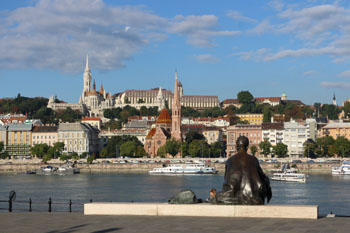 budapest danube jozsef attila statue