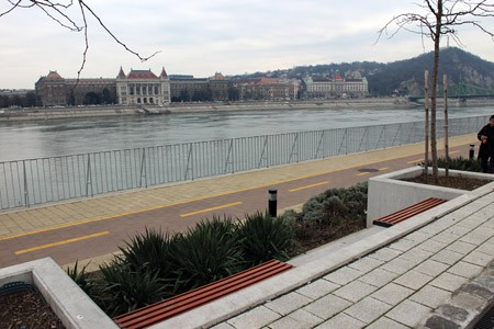 Scenic view at the riverbank at the Bálna