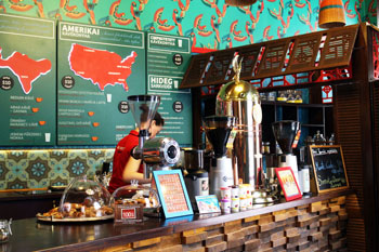 the counter and barista in Cafe Frei Váci utca