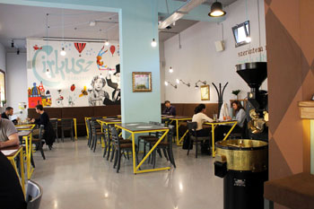 Cirkusz Cafe inside