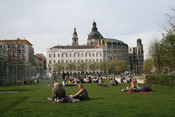 people on the lawn on Erzsbeet Square