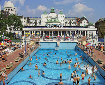 open-air pools in the Gellért, bird's eye view