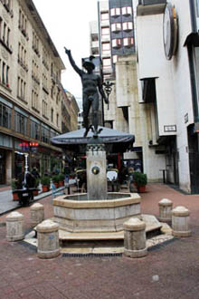 hermes fountain vaci street