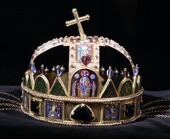 crown of Hungary placed on black velvet