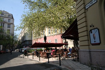 Kammermayer Square with Gerlóczy Cafe
