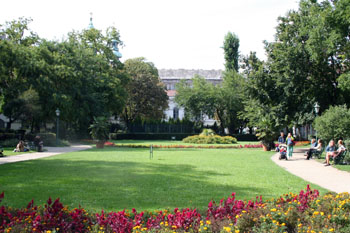 flowery Károlyi garden in spring