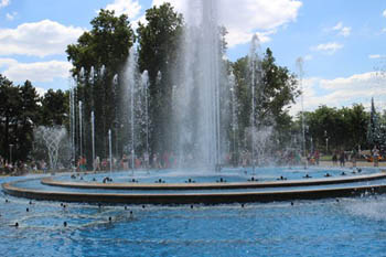 the musical fountain on a summer day