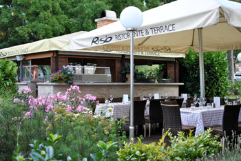 the flowery terrace of Riso Ristorante