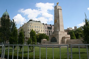 szabadsag ter budapest soviet memorial