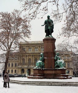 Statue of Szechenyi Istvan