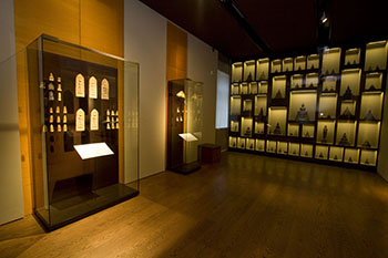 display cabinets in the Zelnik Gold Museum