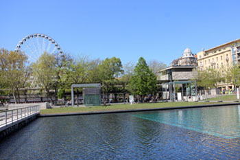 The Ferris Wheel and the small pond at the Akvarium