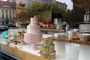 a pink cake in the shopwindow of Cake Shop