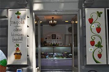 entrance of Fragola in Nagymezo Str.