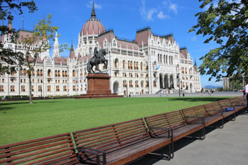 green lawn and the Rakoczi sttaue in front of the parliament building