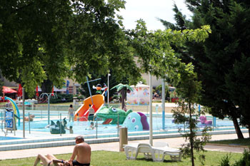 toddlers' pool with toys on Palatinus