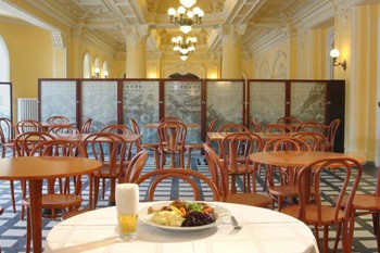 round cherry wooden tables and chairs in the cafe