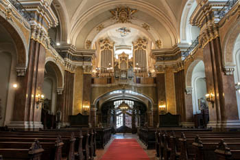 the pipe organ and the main nave of the church