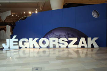"Ice Age" written in white 3D block letters in Hungarian