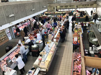 vendors on the ground floor, photographed from the 1st level