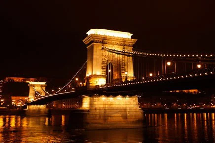 chain bridge by night 1 masolat