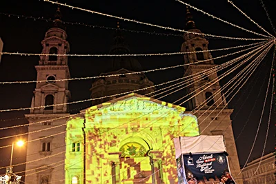 3D art painting projected on the facade of teh Basilica at night