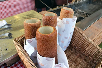 4 chimney cakes in a wicker basket