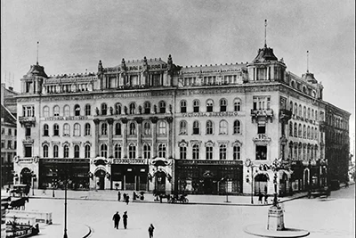 black and white photo of the Gerbeaud cafe in the 19. century