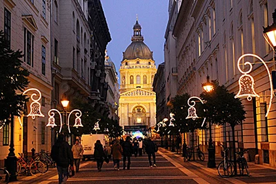 Zrínyi street and the square in front of the Budapest's Basilica all decked up in Chrismas lights