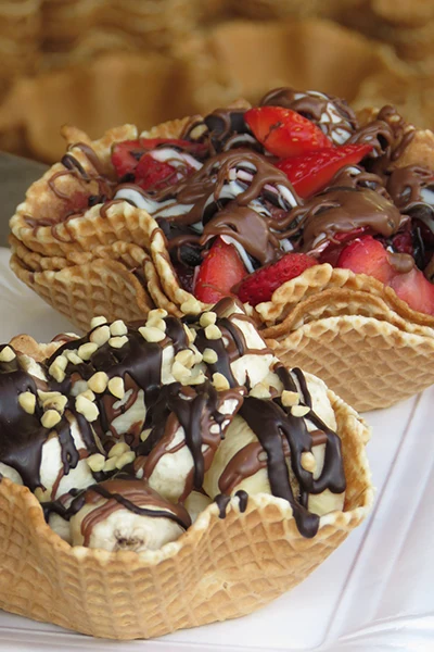 ice cream in cornetto bowls