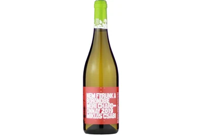 a bottle of "nem ferunk a borondbe" white wine by Csabi Miklós Hungarian wine producer