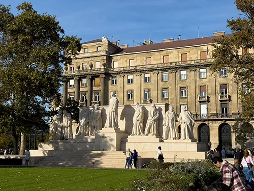 Marble statue of Kossuth and other politicians