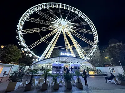 The Ferris Wheel on Erzsébet Square illuminated at night