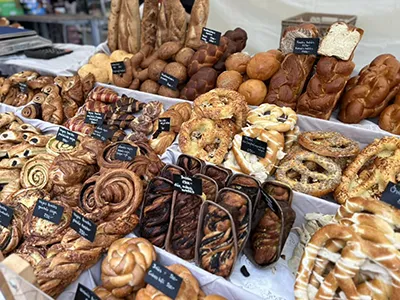 pastries, milk loaves, pretzels and other bakery products (possibly at the Hunyadi sqr. market)
