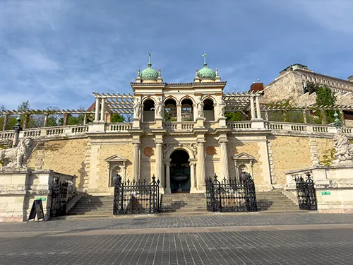 Southern guards' palace front view- Várkeret bazaar